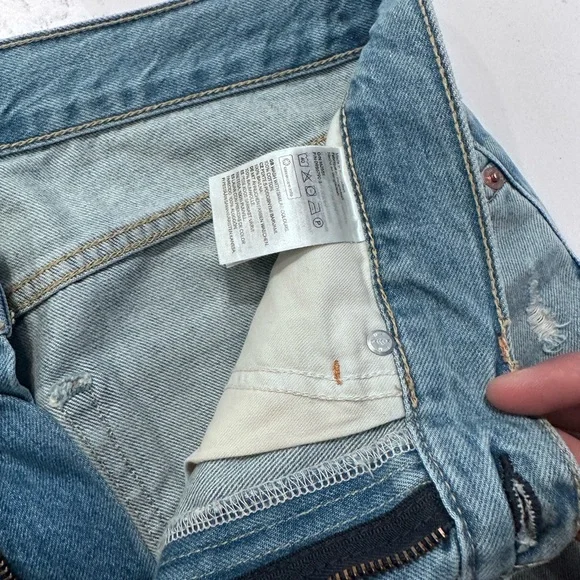 H&M regular fit distressed jean shorts - Picture 3 of 7